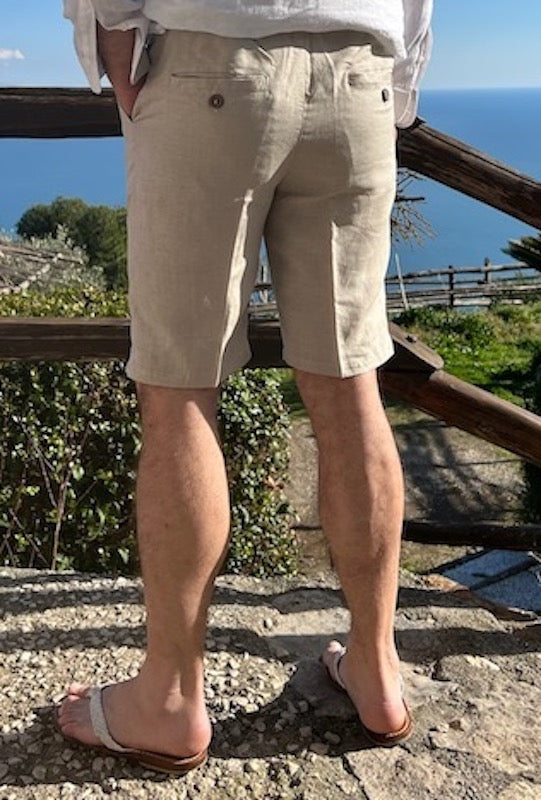 Pantaloni corti in lino beige