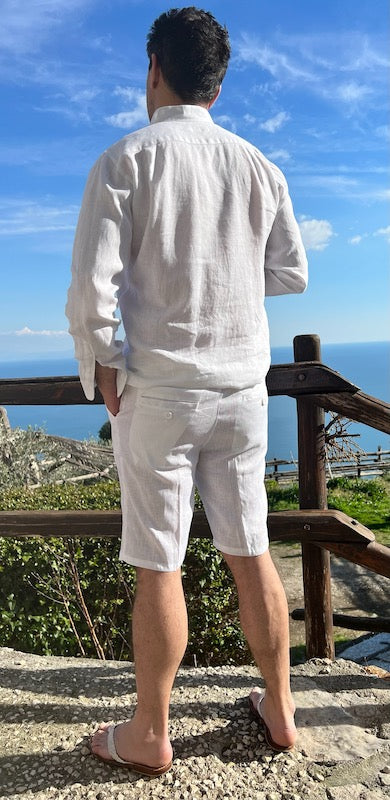 Pantaloni corti in lino bianco